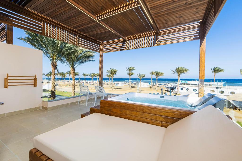 Signature Jacuzzi Suit Sea View 2 bedrooms 2 Adults