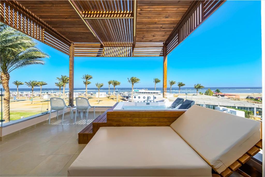 Signature Jacuzzi Suit Sea View 2 bedrooms 2 Adults