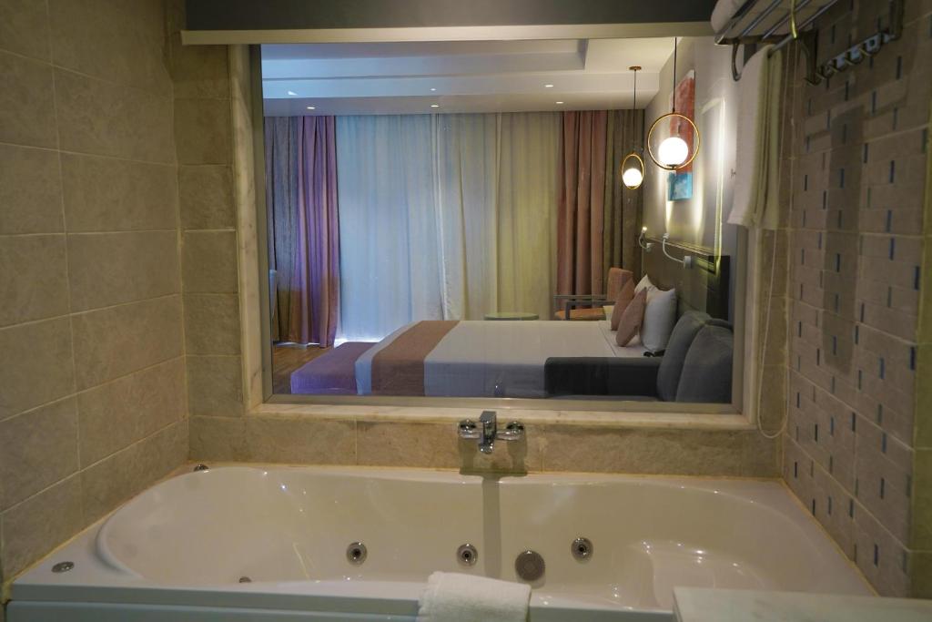 Premium Jacuzzi Outdoor Sea View 3 Adults