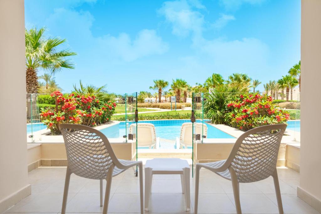 Family Swim-up pool King Bed, separate room 2 Adults