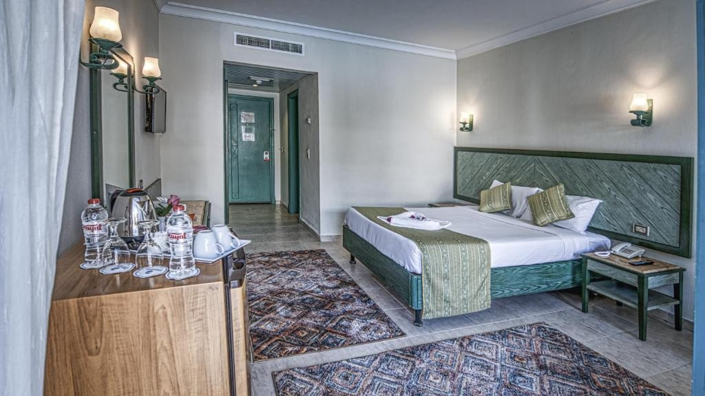 Standard Room with Garden View