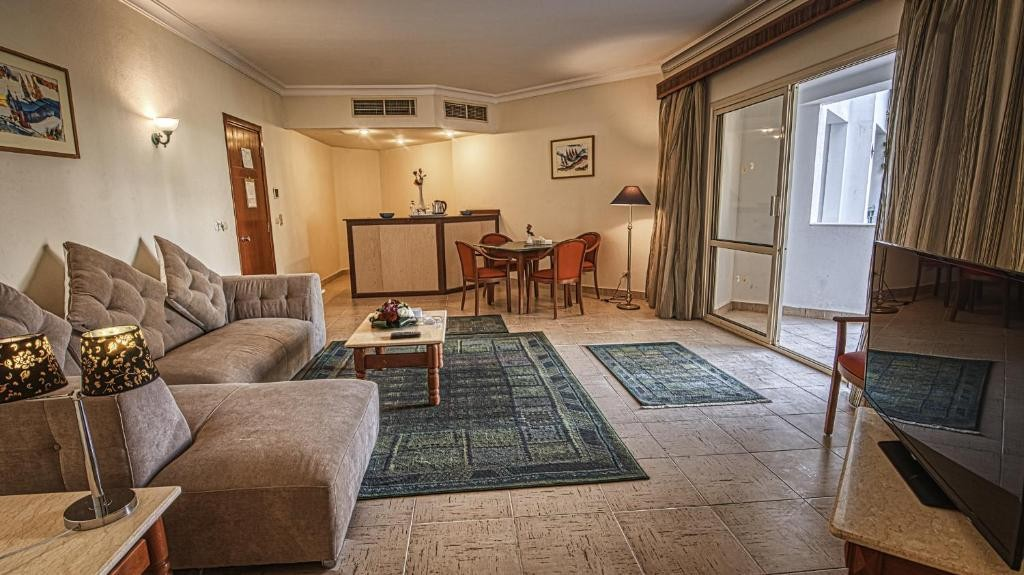 Suite with Pool View
