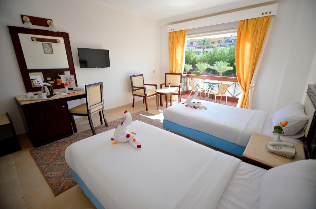 Triple Room with Pool View