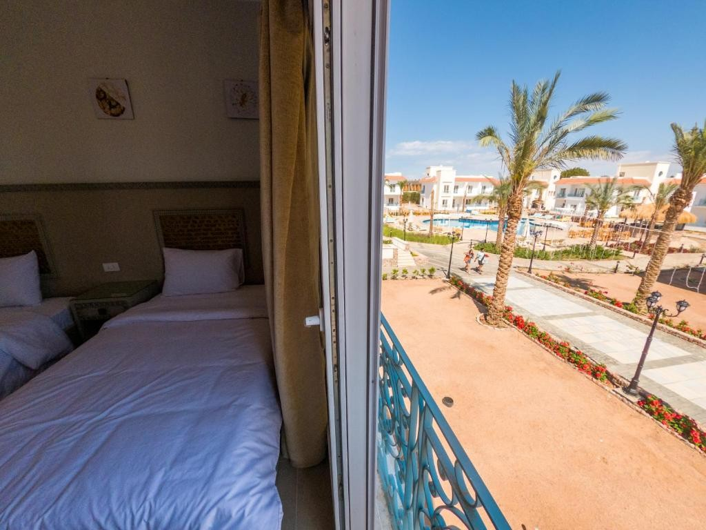 Quadruple Room - Pool View