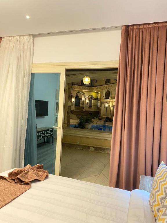 Deluxe Twin Private Terrace - Pyramids View