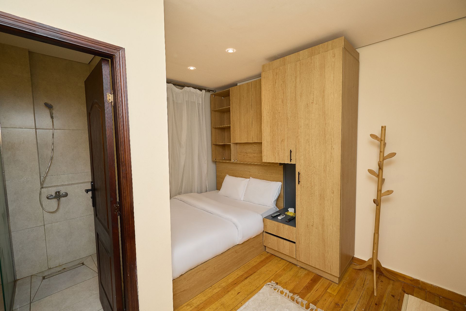 Economic Studio One Bed & Kitchen