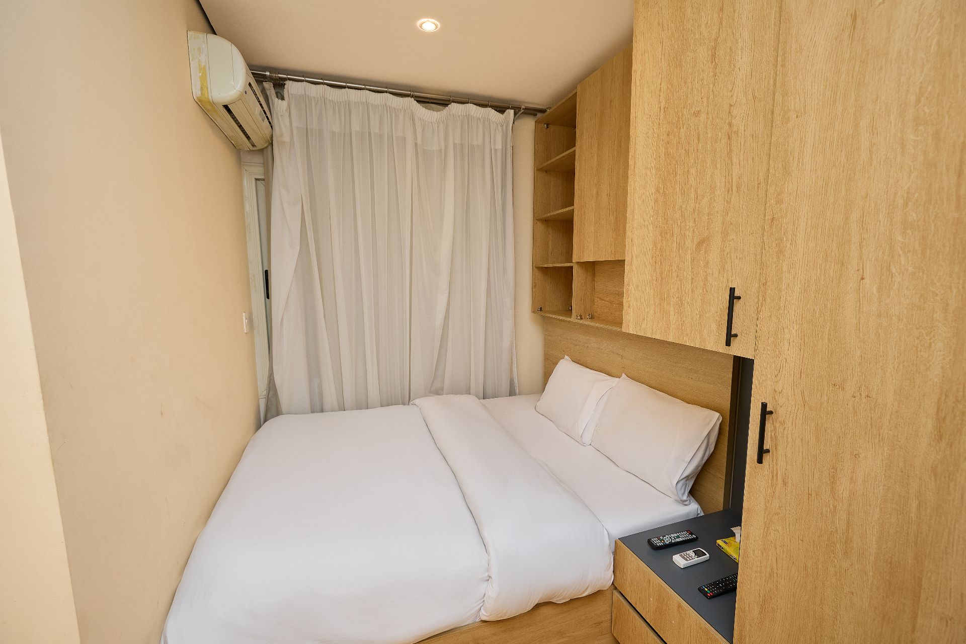 Economic Studio One Bed & Kitchen