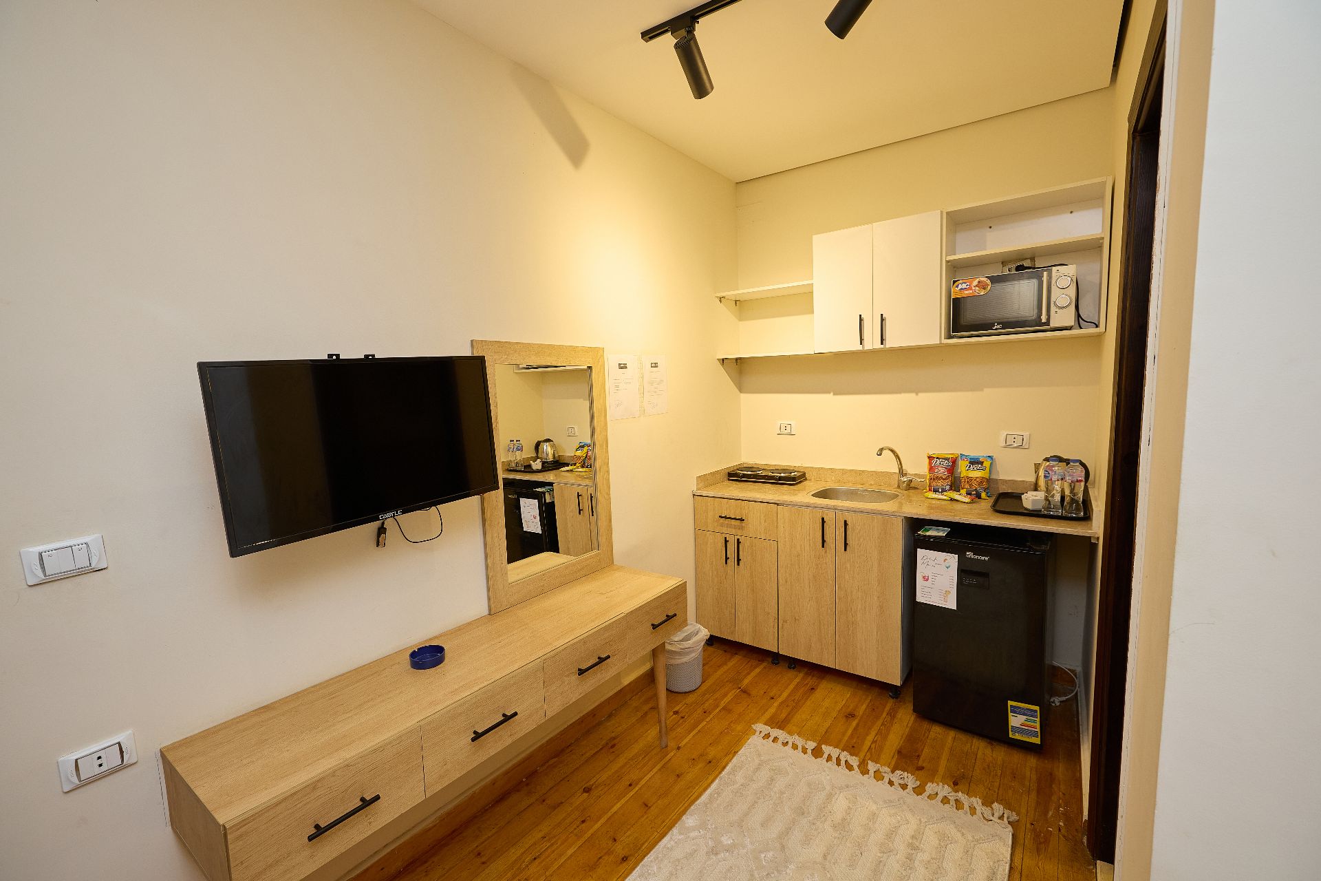 Economic Studio One Bed & Kitchen