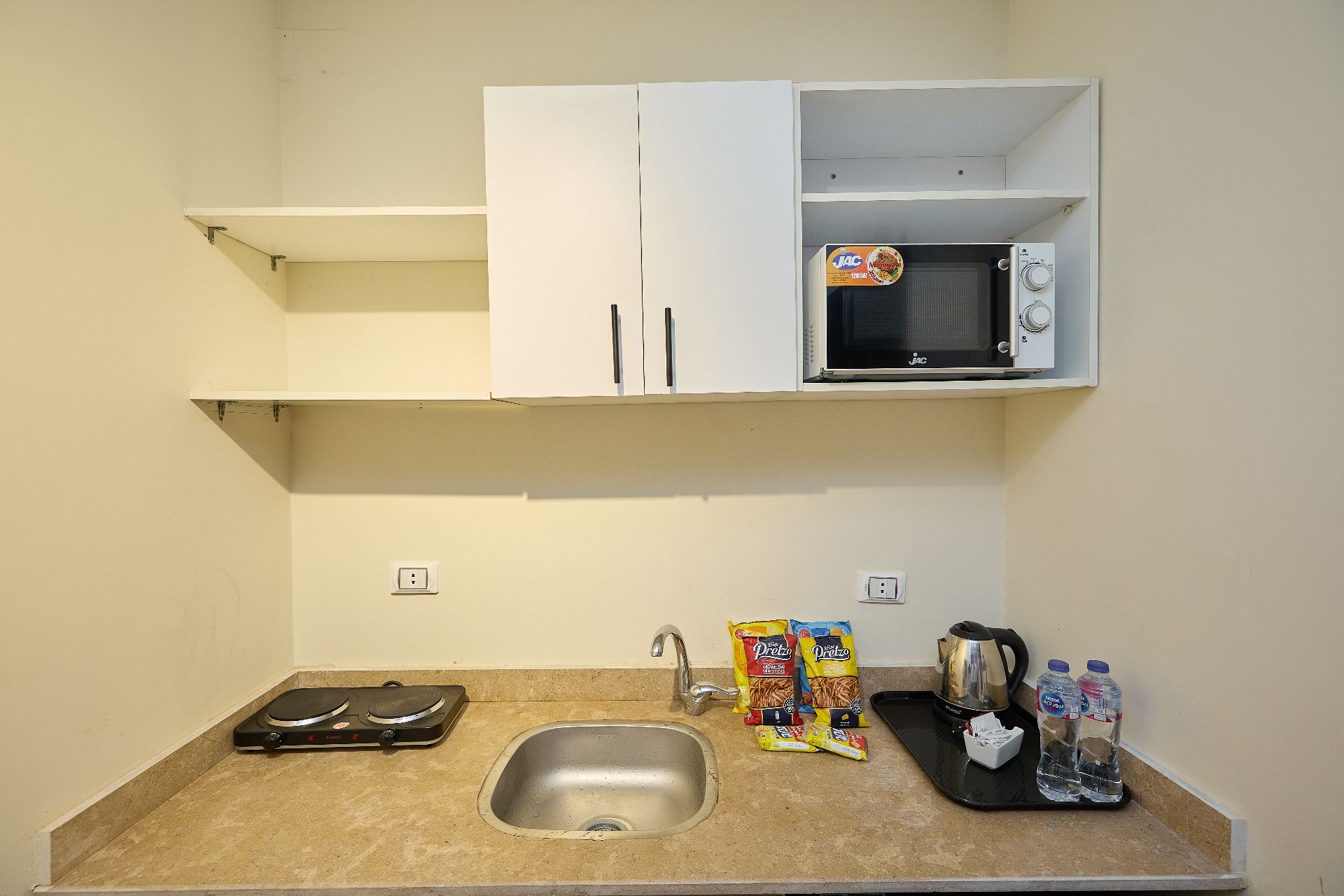 Economic Studio One Bed & Kitchen