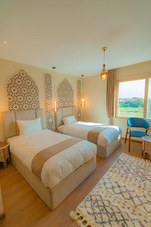 Deluxe Twin Room Pyramids View