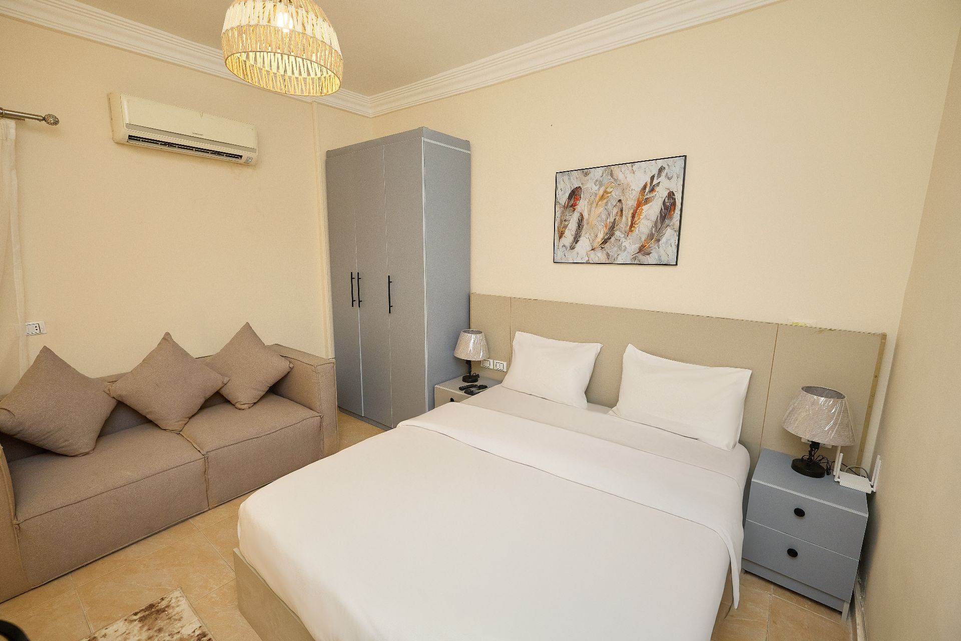 Standard Studio 1 Bed & Kitchen