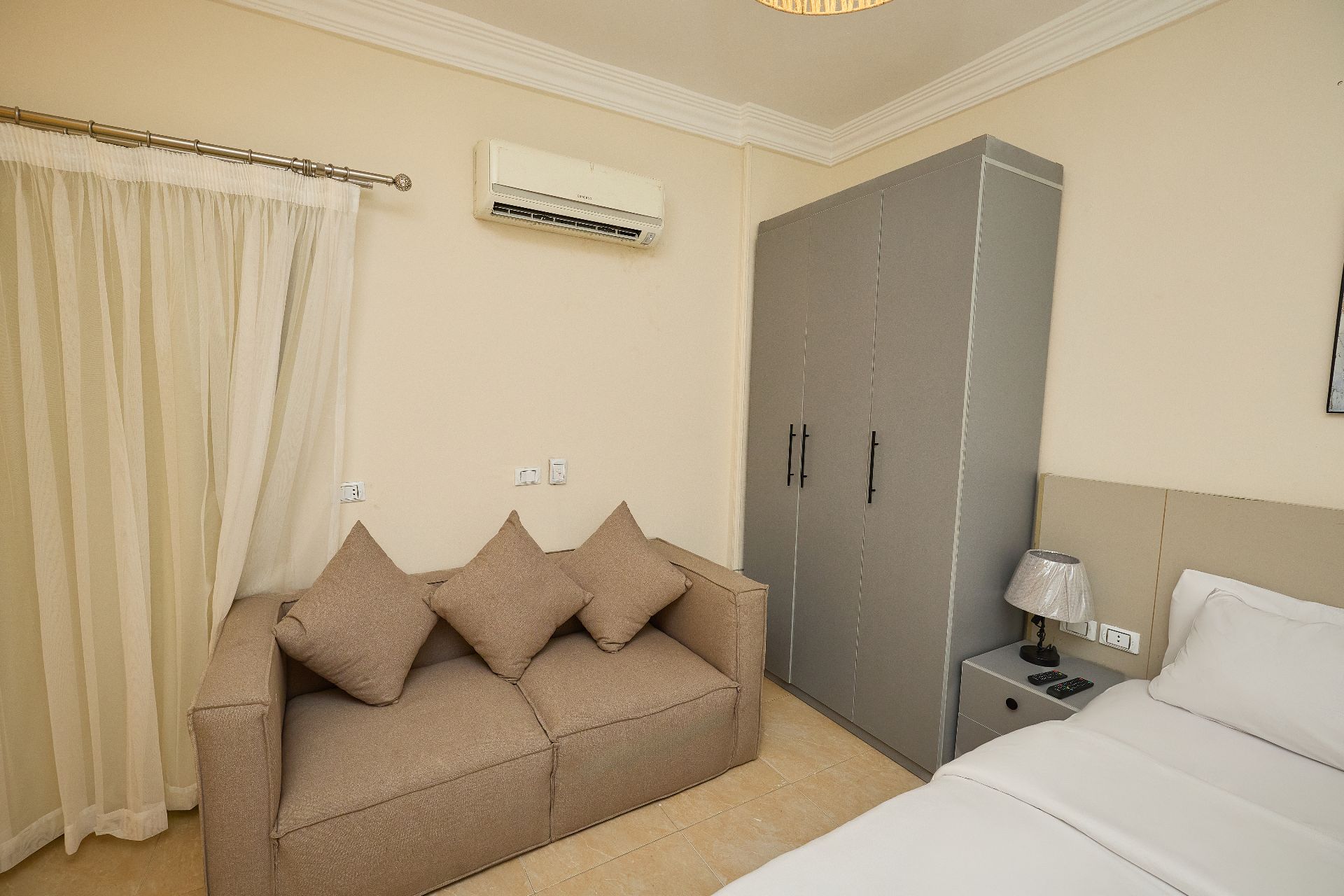 Standard Studio 1 Bed & Kitchen
