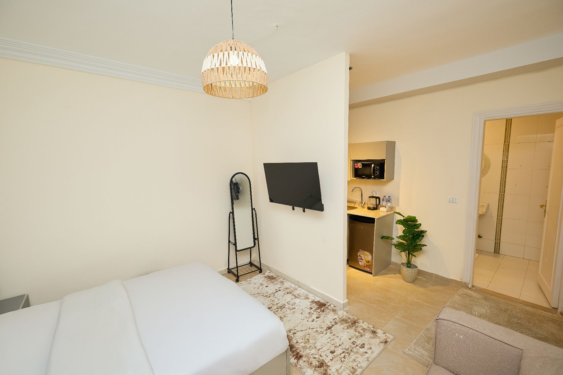 Standard Studio 1 Bed & Kitchen