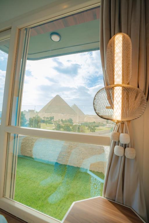 Deluxe Double Room Pyramids View with Spa Bath
