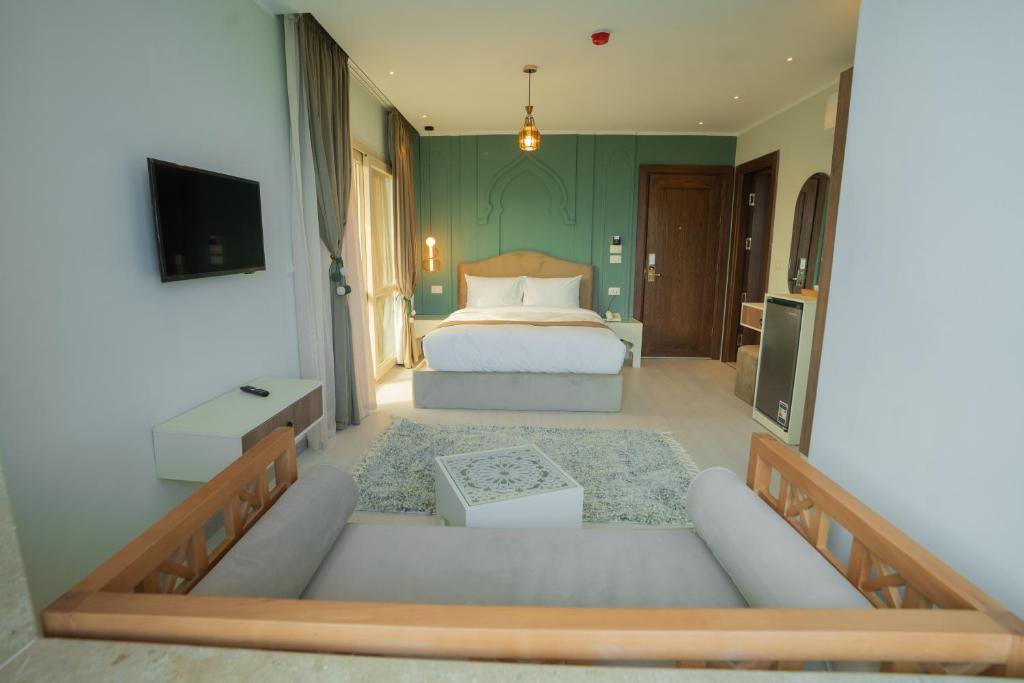 Deluxe Double Room Pyramids View with Spa Bath