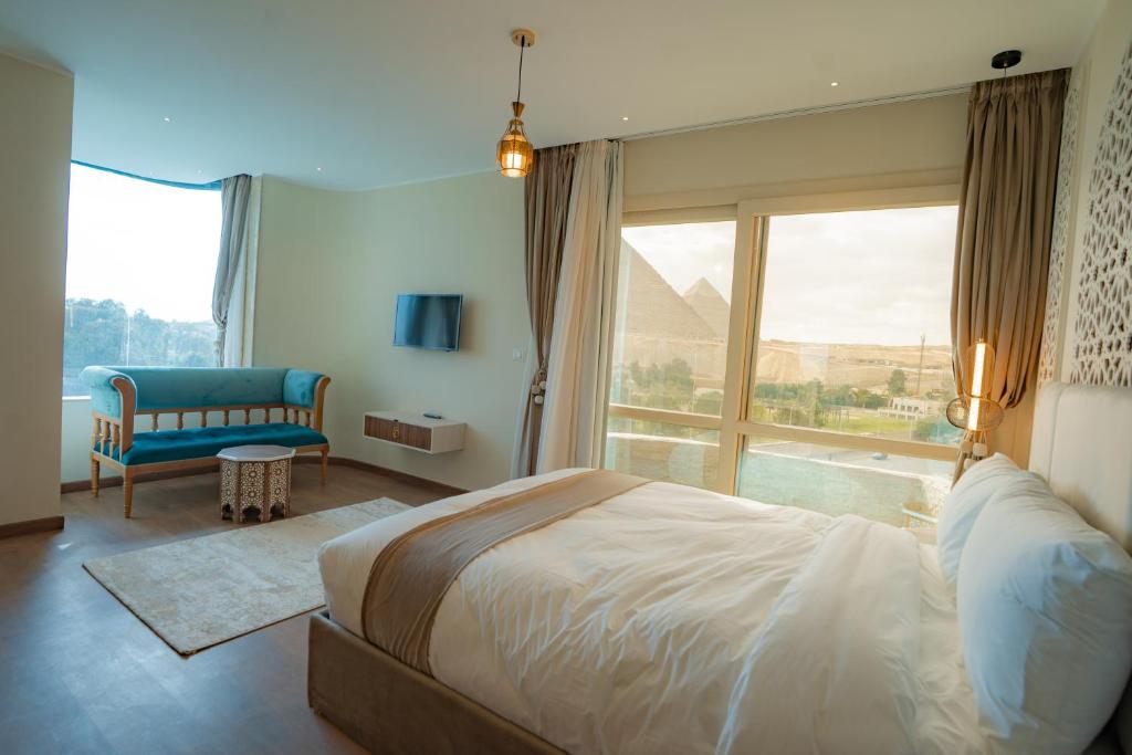 Deluxe Double Room Pyramids View with Spa Bath
