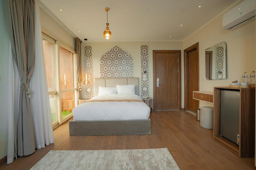 Deluxe Double Room Pyramids View with Spa Bath