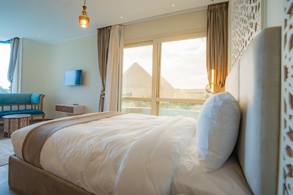 Deluxe Double Room Pyramids View with Spa Bath