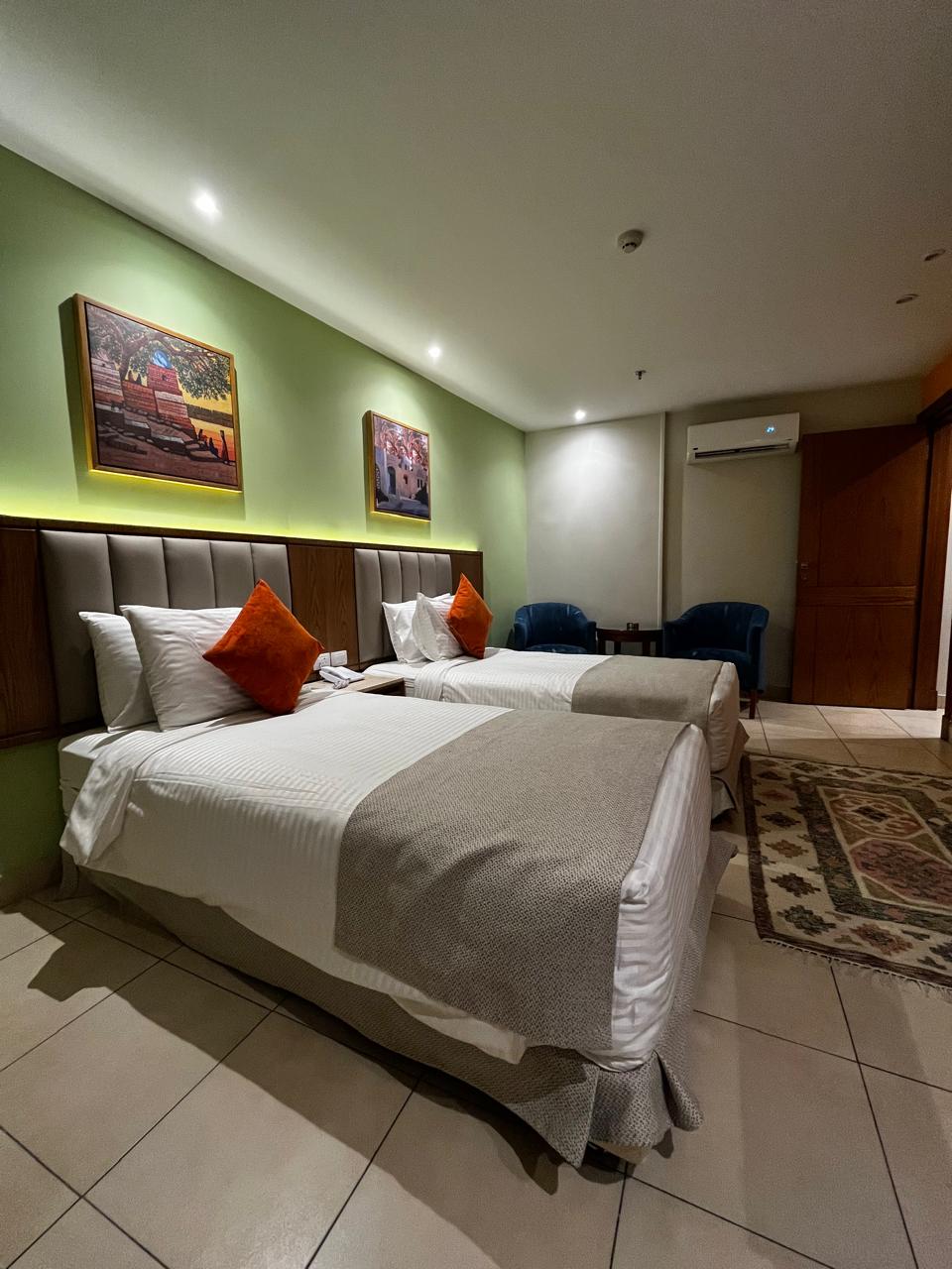 Quadruple Family Suite