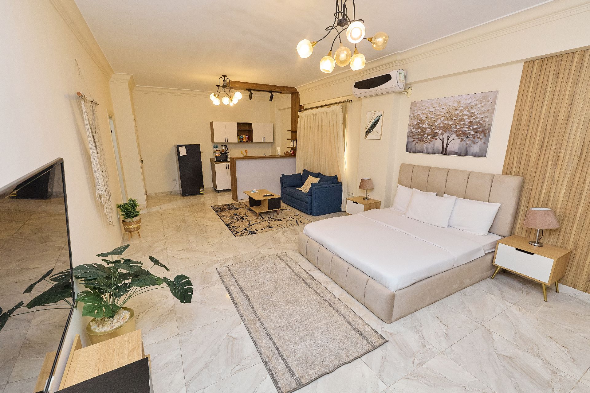 Studio With Queen Bed