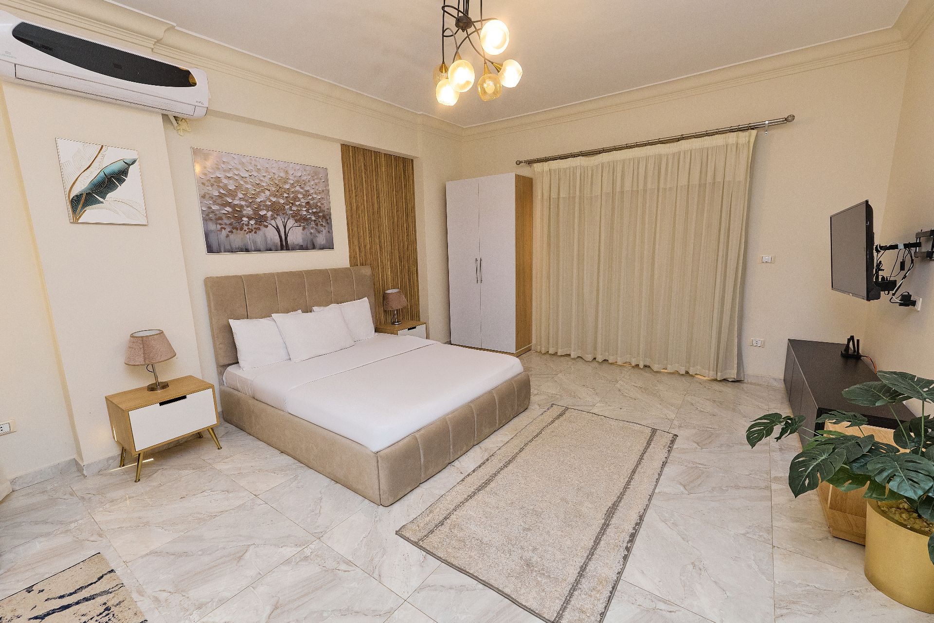 Studio With Queen Bed