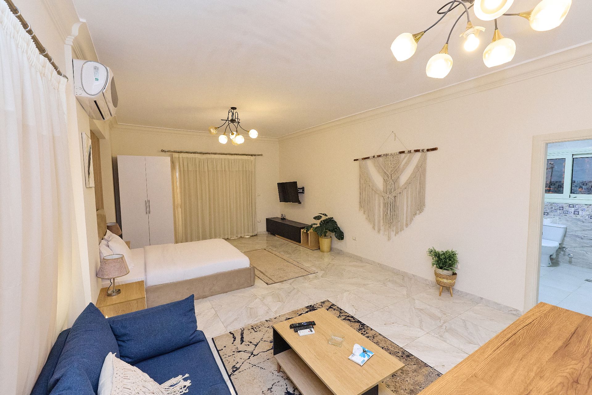Studio With Queen Bed