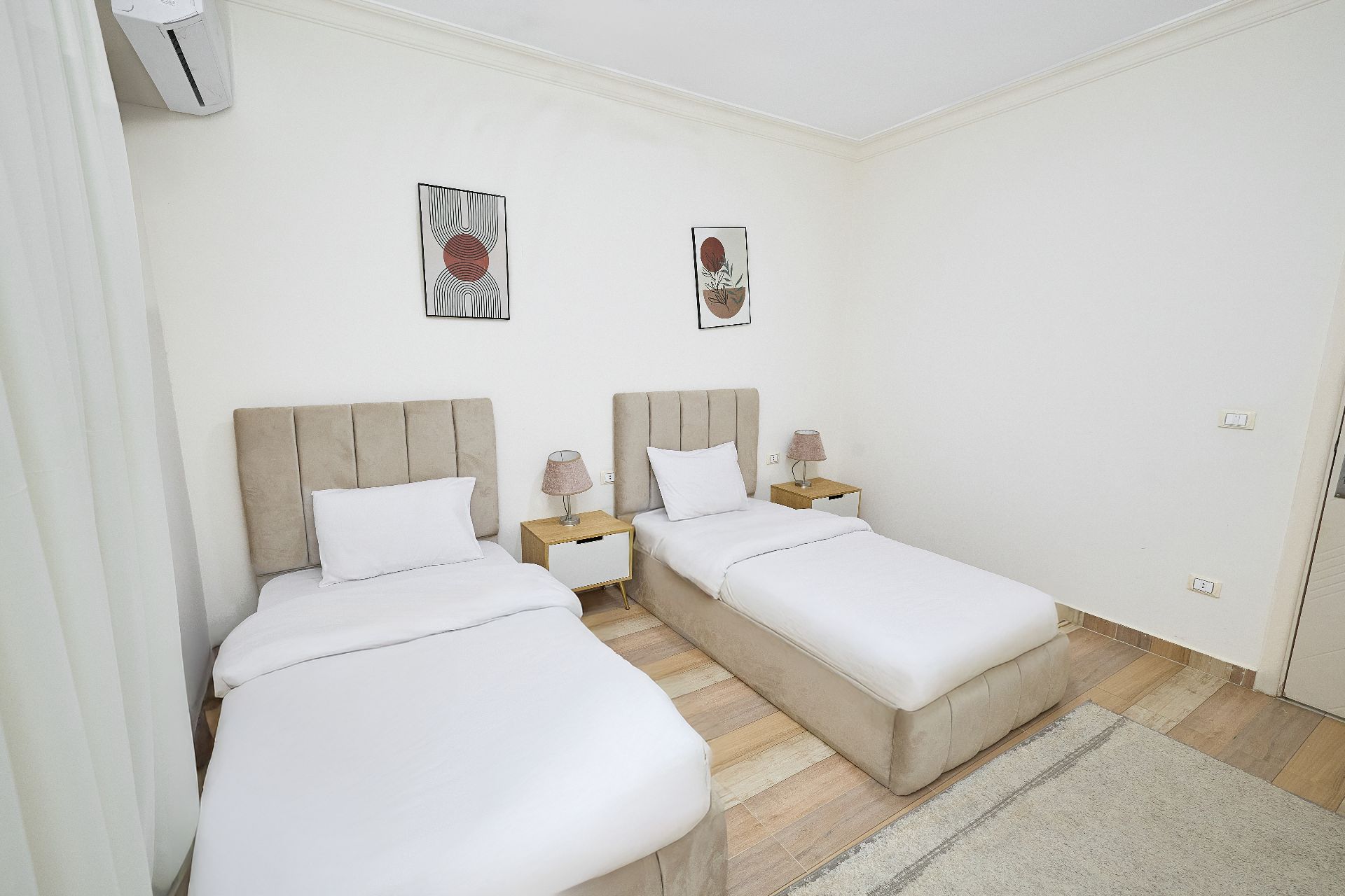 Apartment With Two Bedrooms & Living