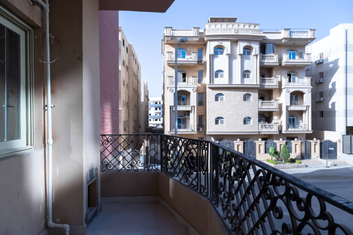 Apartment With Three Bedrooms & Living