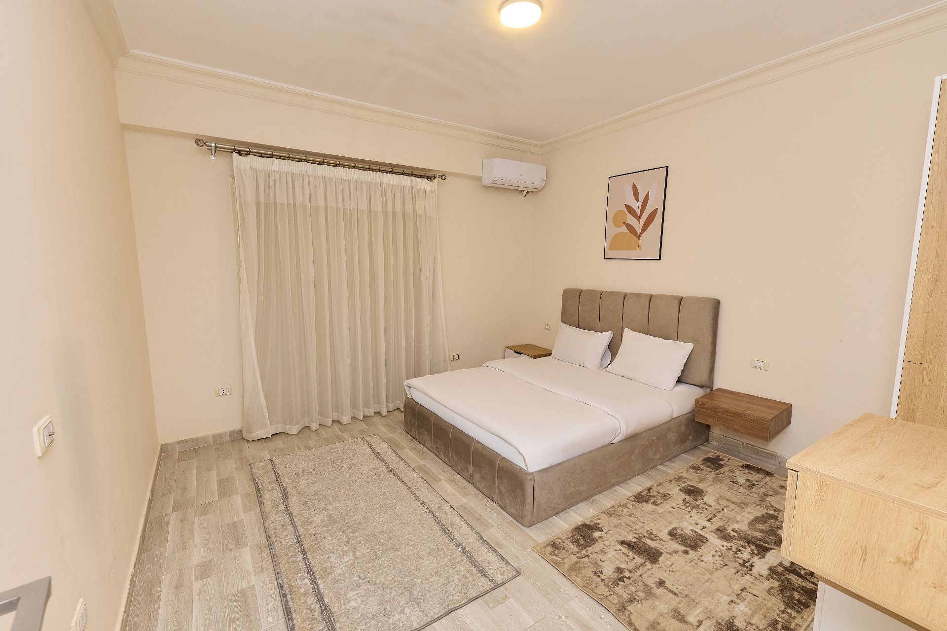 Apartment With Three Bedrooms & Living