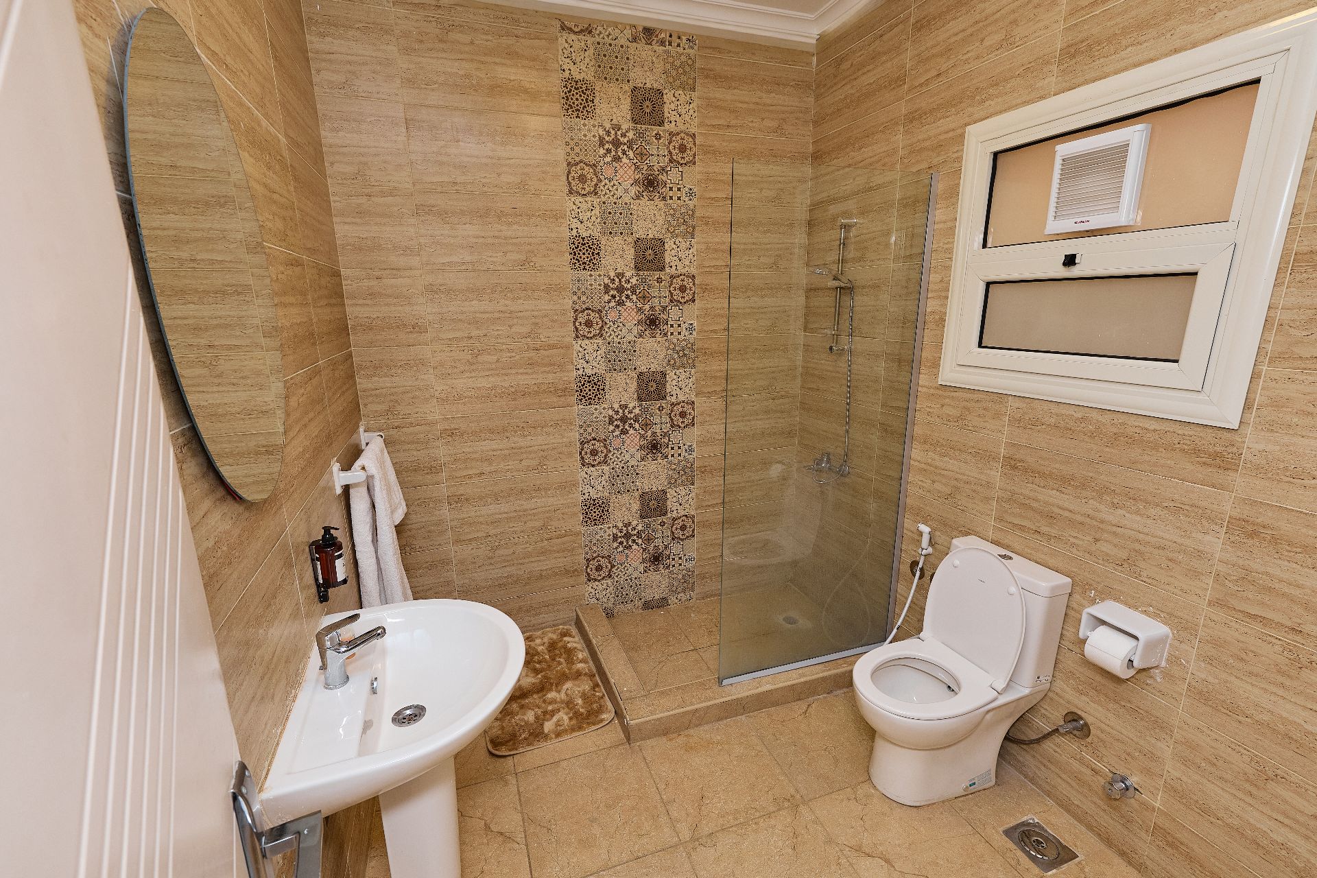 Apartment With Three Bedrooms & Living
