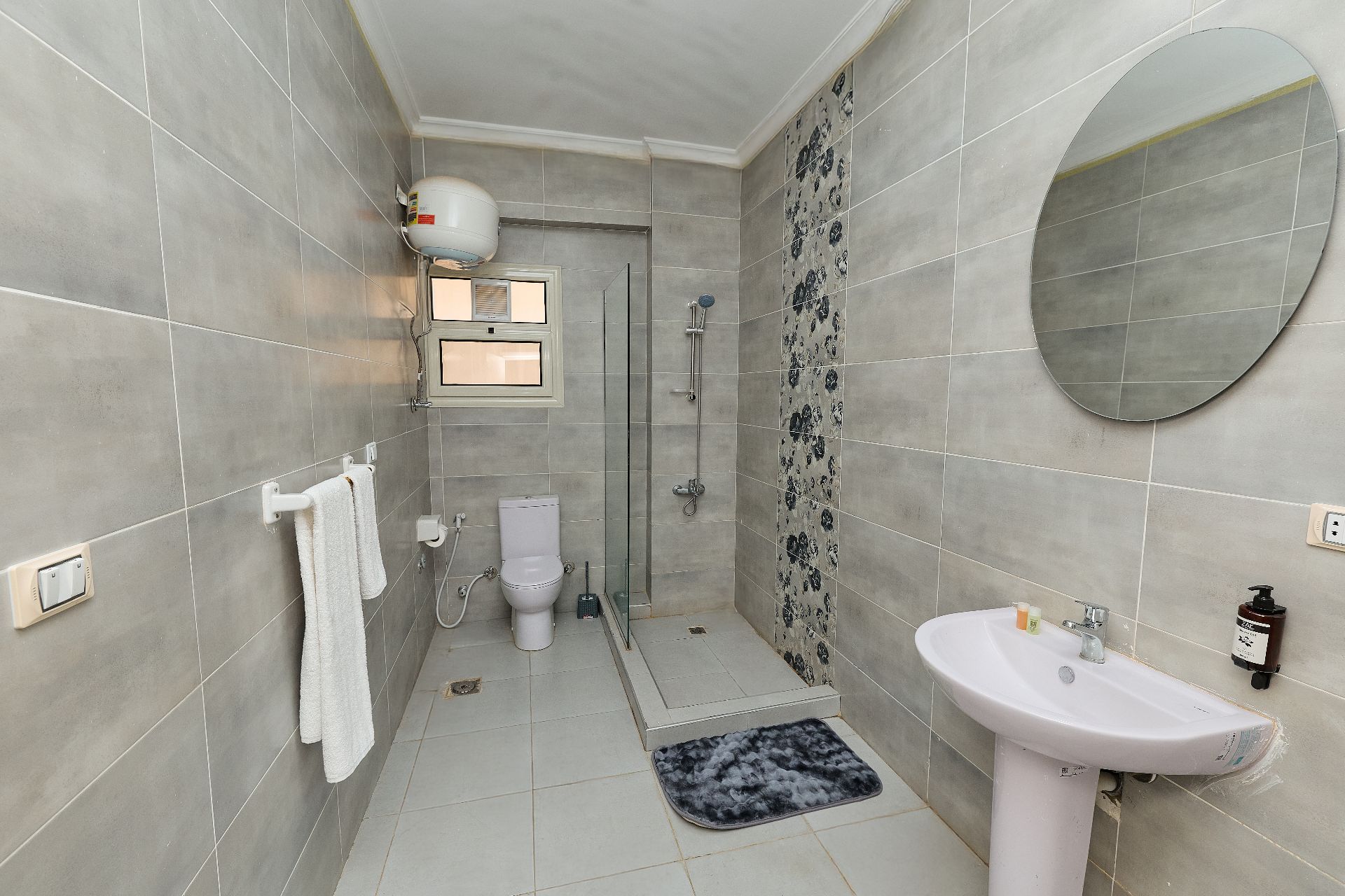 Apartment With Three Bedrooms & Living