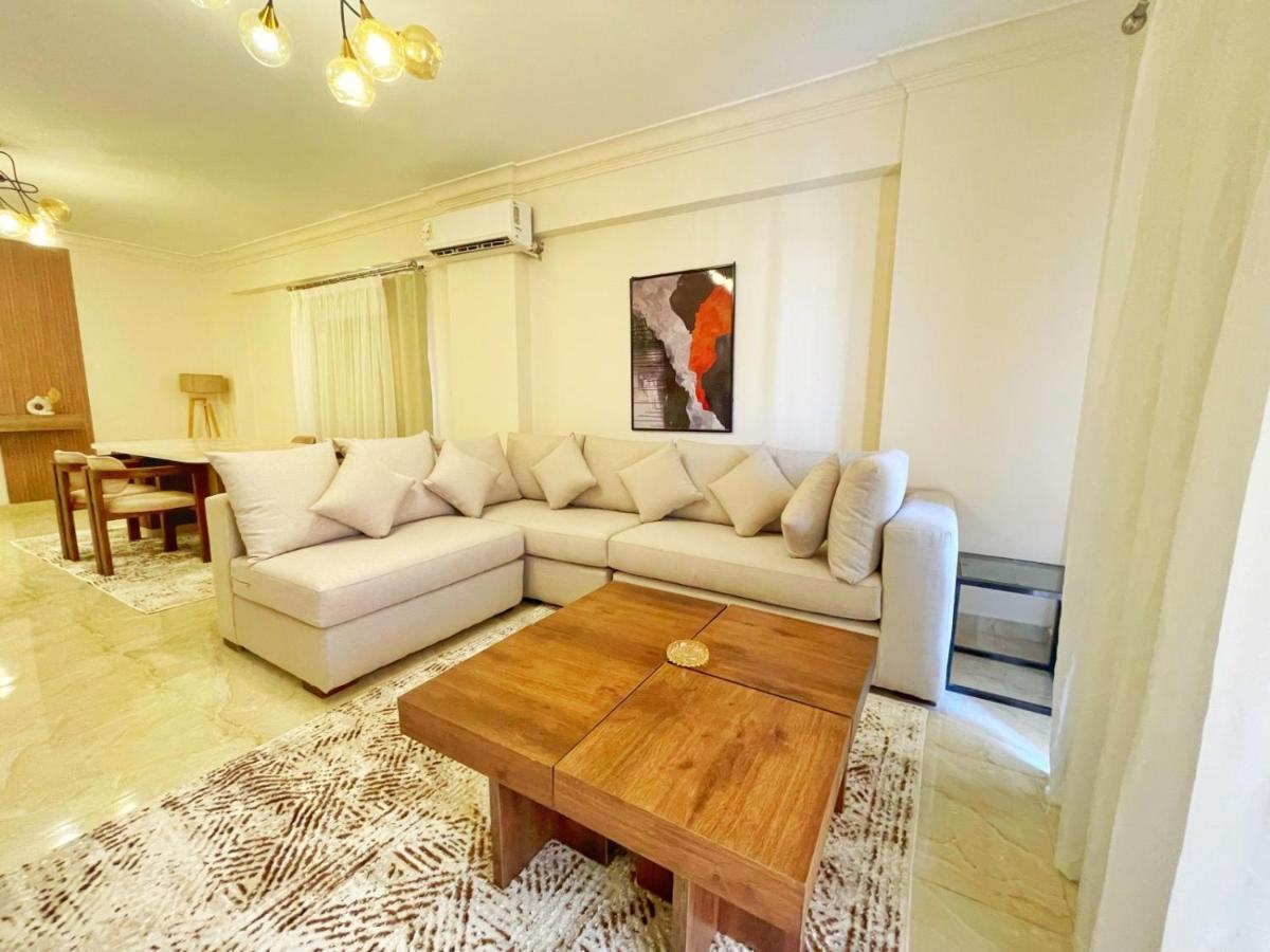 Apartment With Three Bedrooms & Living